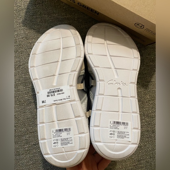 Clarks Cloudsteppers - US7 - NWT - Picture 4 of 5